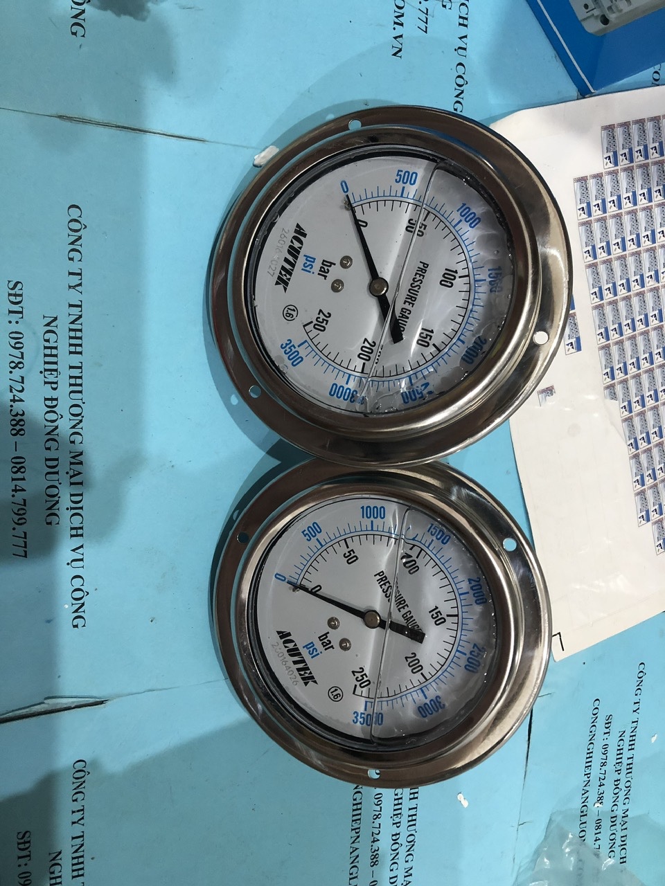 dong-ho-do-ap-suat-co-dau-giam-chan-0-250bar