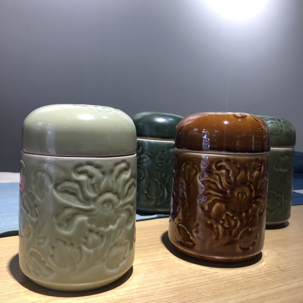 Hộp trà hoa cúc (Hiên Vân Ceramics) - màu ngẫu nhiên