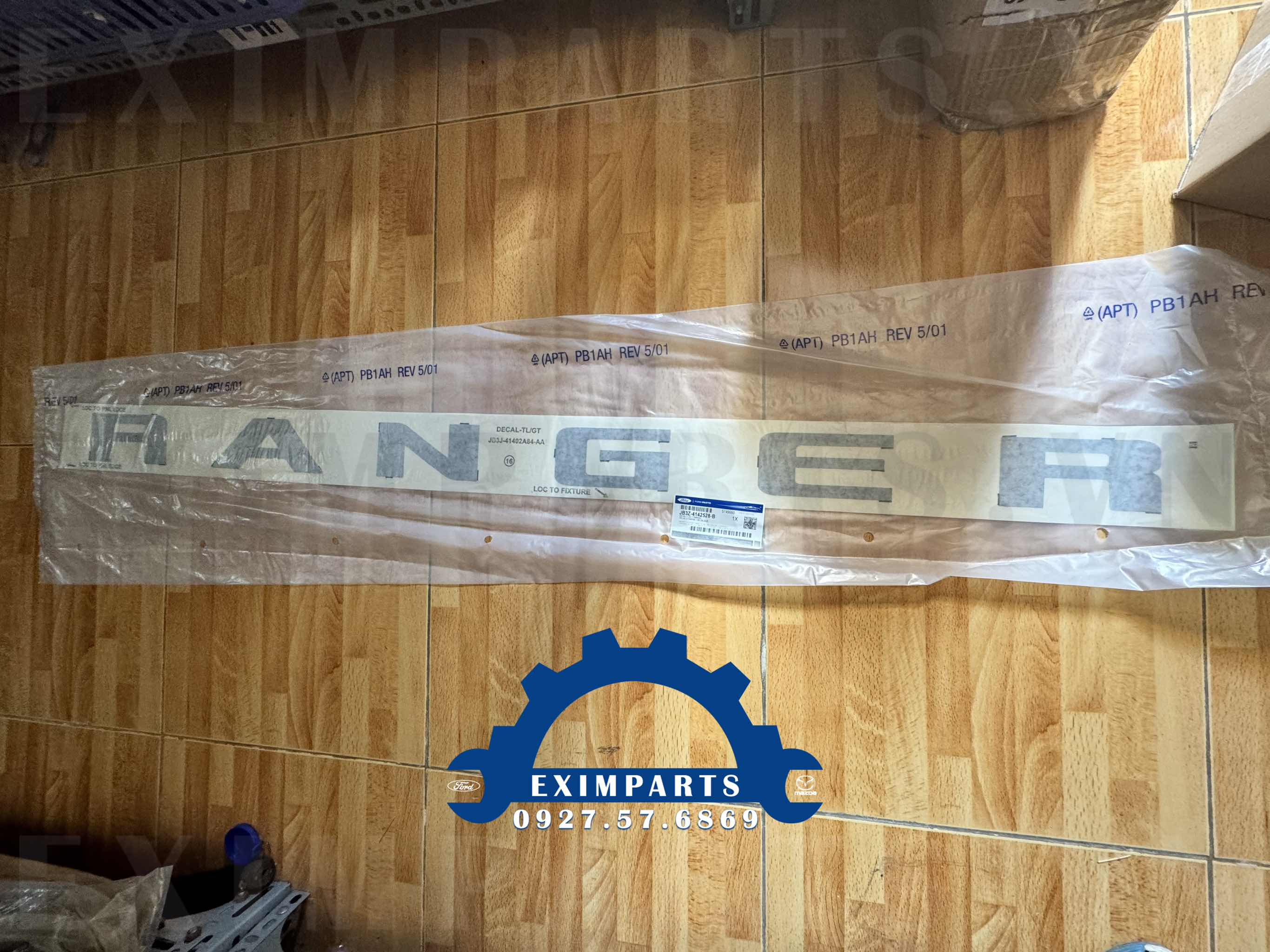 TEM CHỮ 'RANGER' CỬA THÙNG XE FORD RANGER JB3Z4142528B