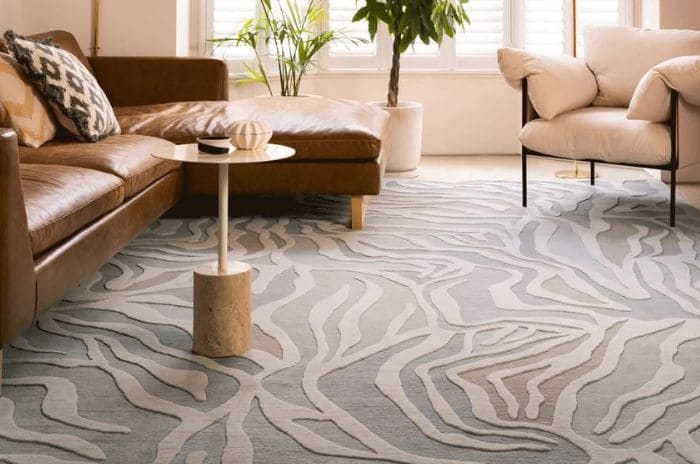 cắt thảm lót sản phòng khách