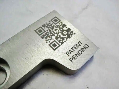 khắc mã qr code lên kim loại