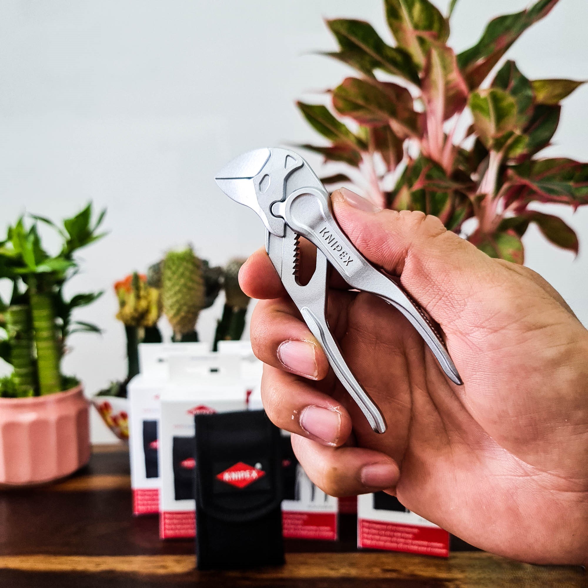 Kìm Mỏ Lết Knipex 86 04 100 mini XS dài 100mm
