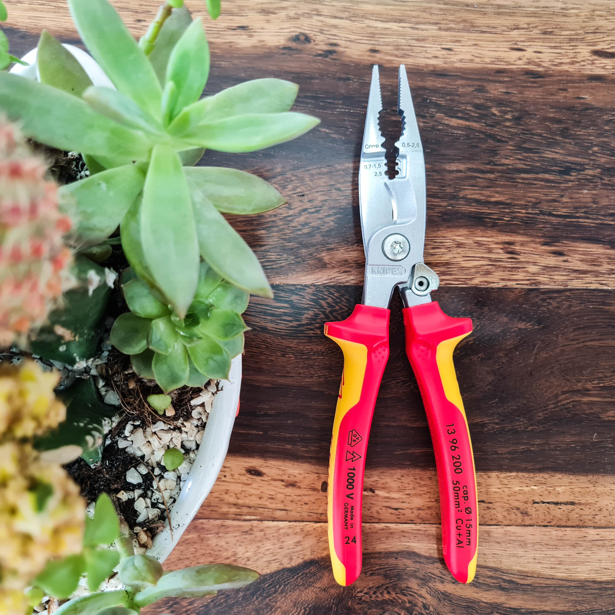 Kìm Lắp Điện 6 Chức Năng Knipex 13 96 200 Cách Điện 1000 Volt