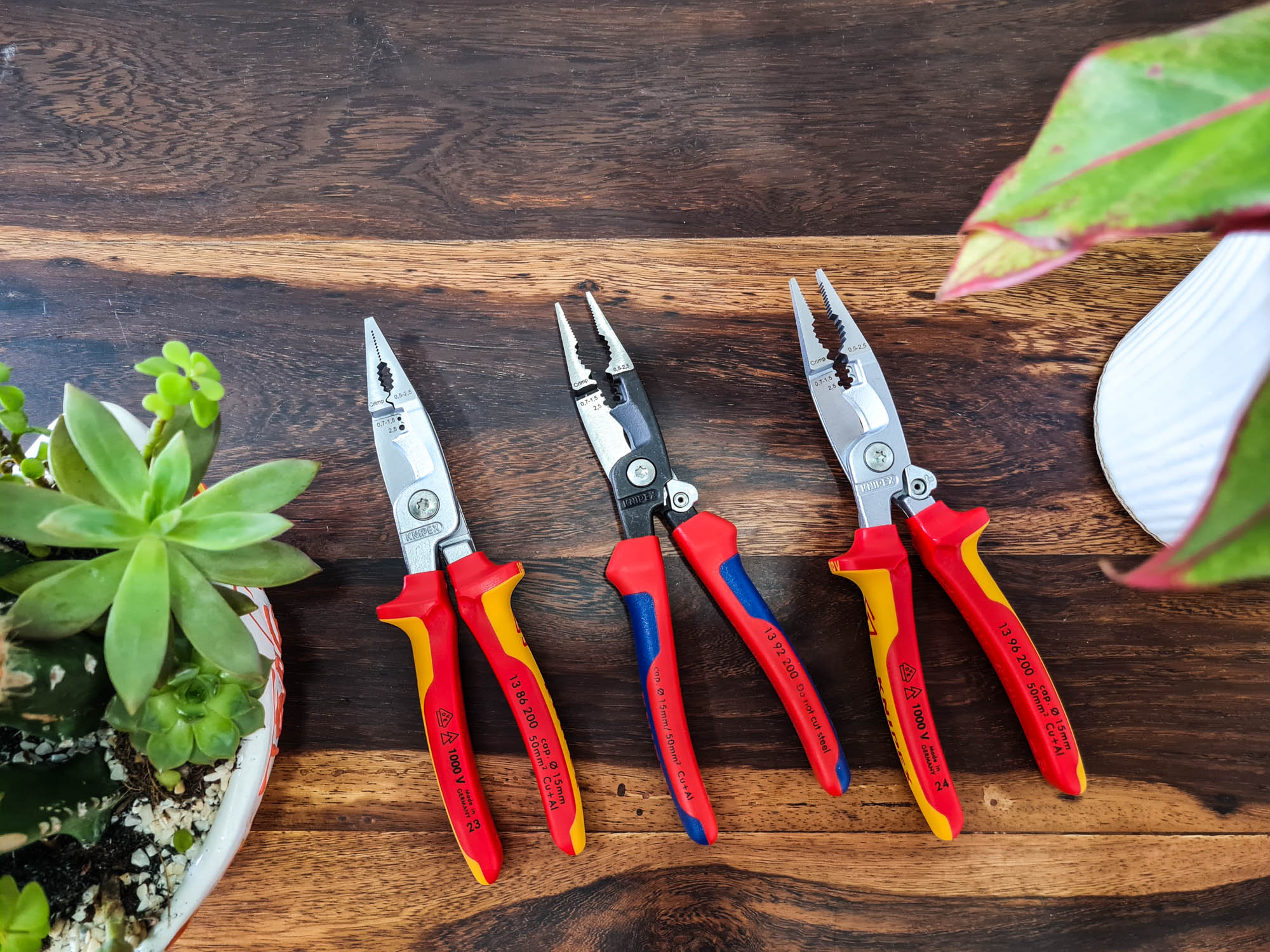 Kìm Lắp Điện 6 Chức Năng Knipex 13 96 200 Cách Điện 1000 Volt