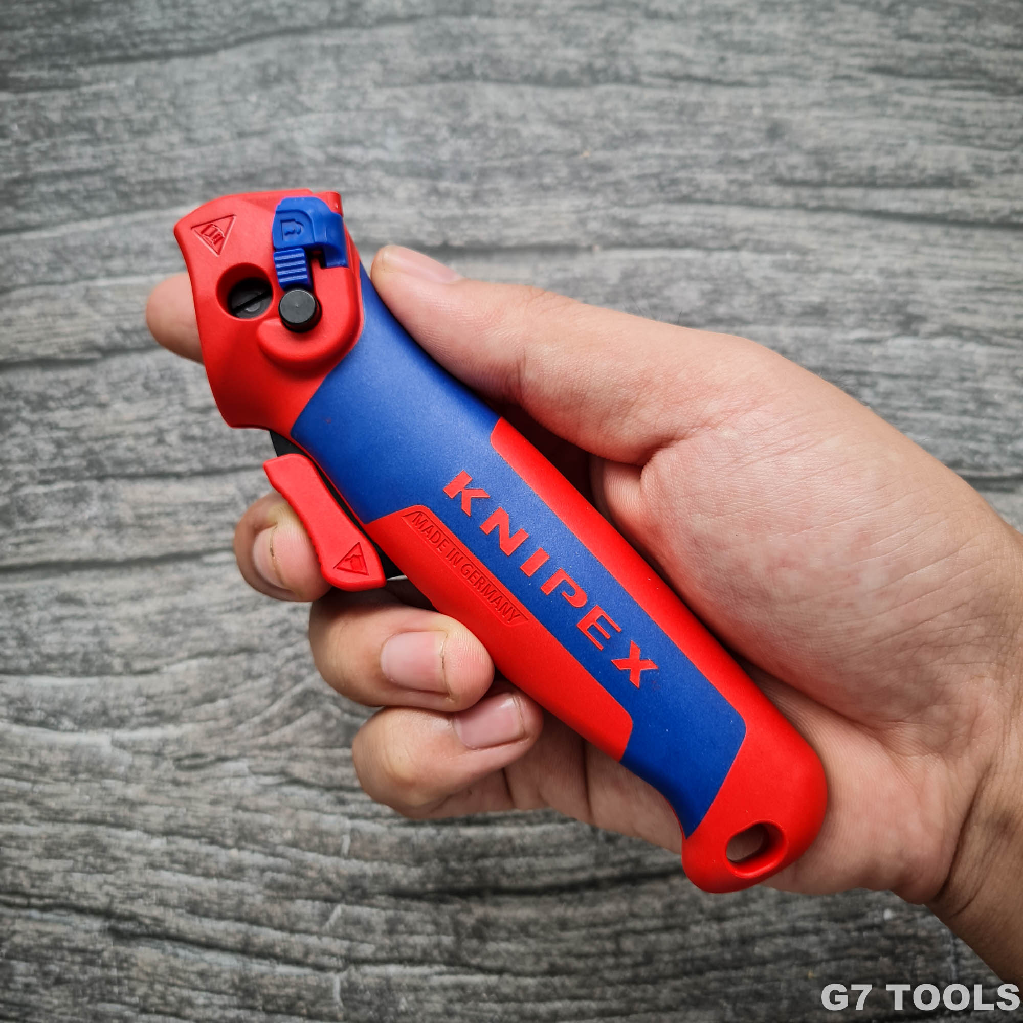 Dao Rọc Cáp Knipex 16 50 145 SB