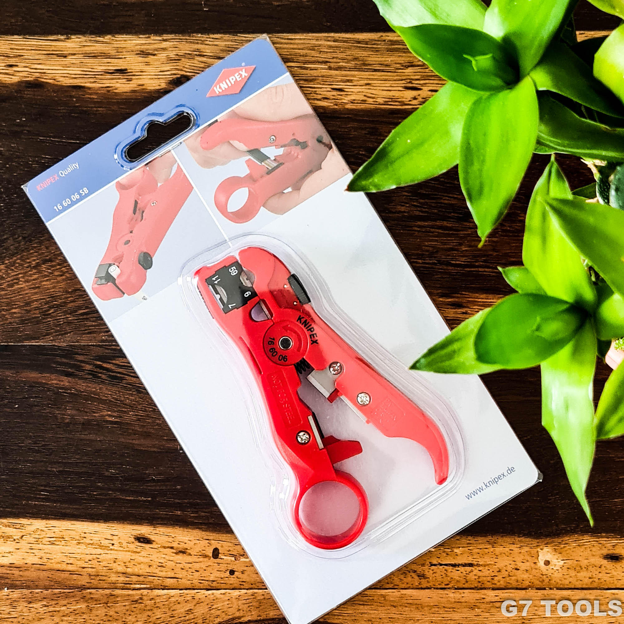 Knipex 16 60 06 SB Dụng Cụ Tuốt Dây Cho Cáp Đồng Trục Và Cáp Dữ Liệu