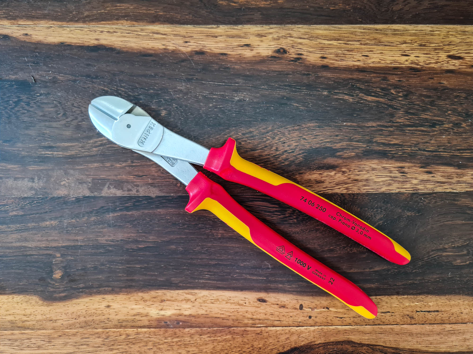 Kìm Cắt Thân Chéo Knipex 74 06 250 Chiều Dài 250mm Cách Điện 1000 Volt