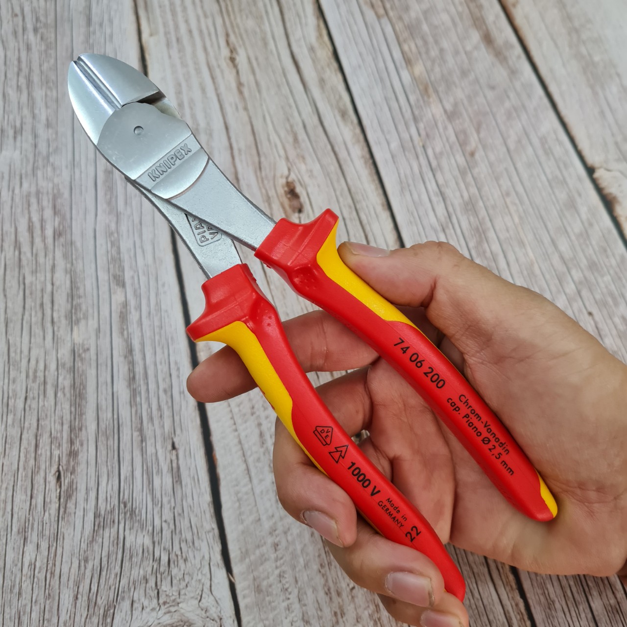 Kìm Cắt Knipex 74 06 200