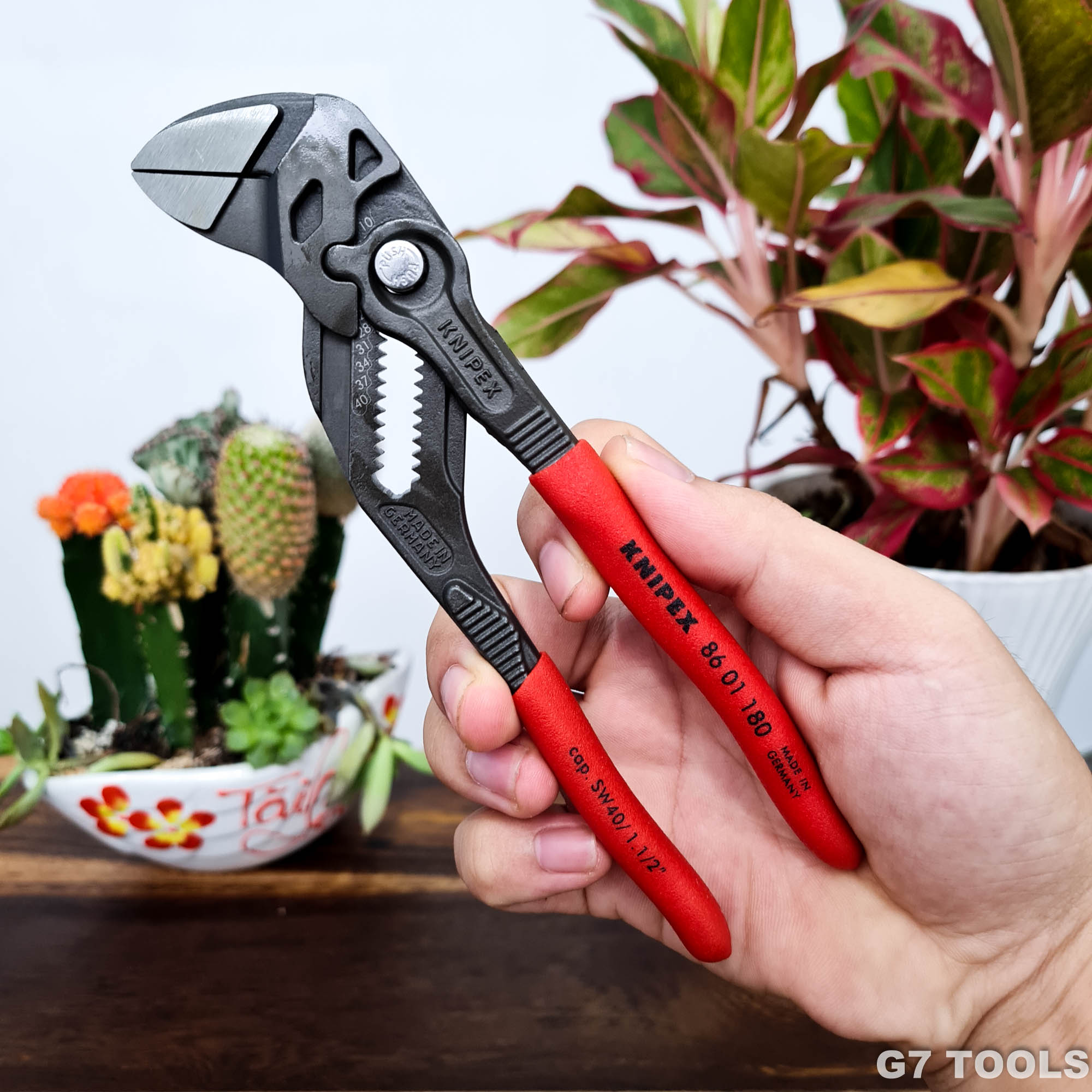 Kìm Mỏ Lết Knipex 86 01 180