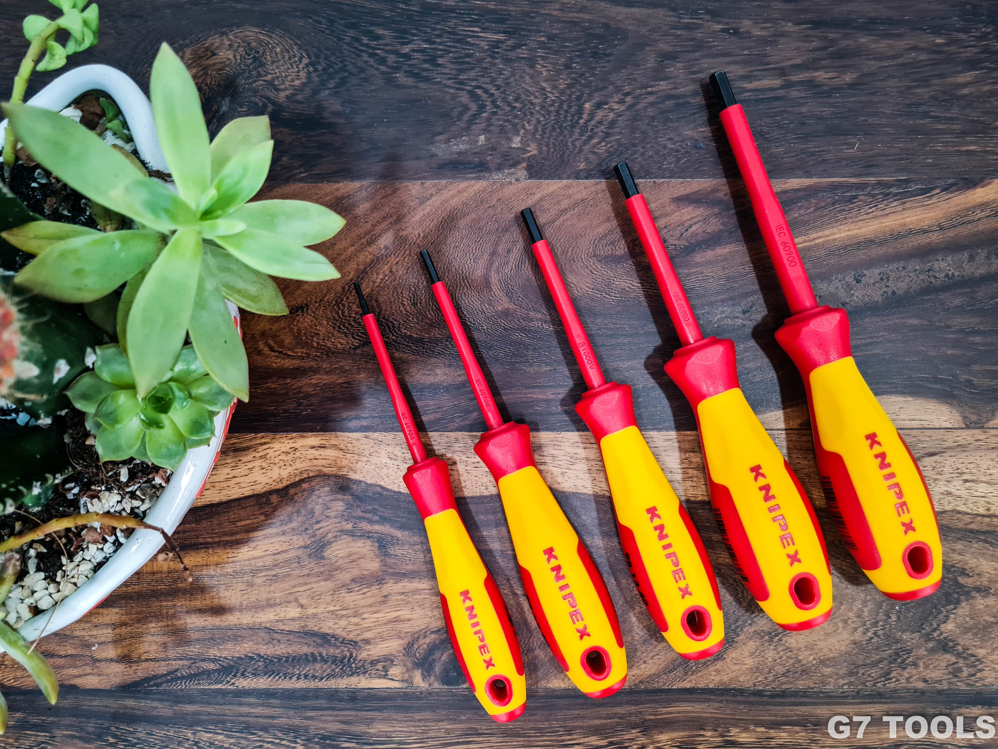 Knipex 98 13 40 - Tua Vít Mũi Lục Giác 4.0mm Cách Điện 1000 Volt