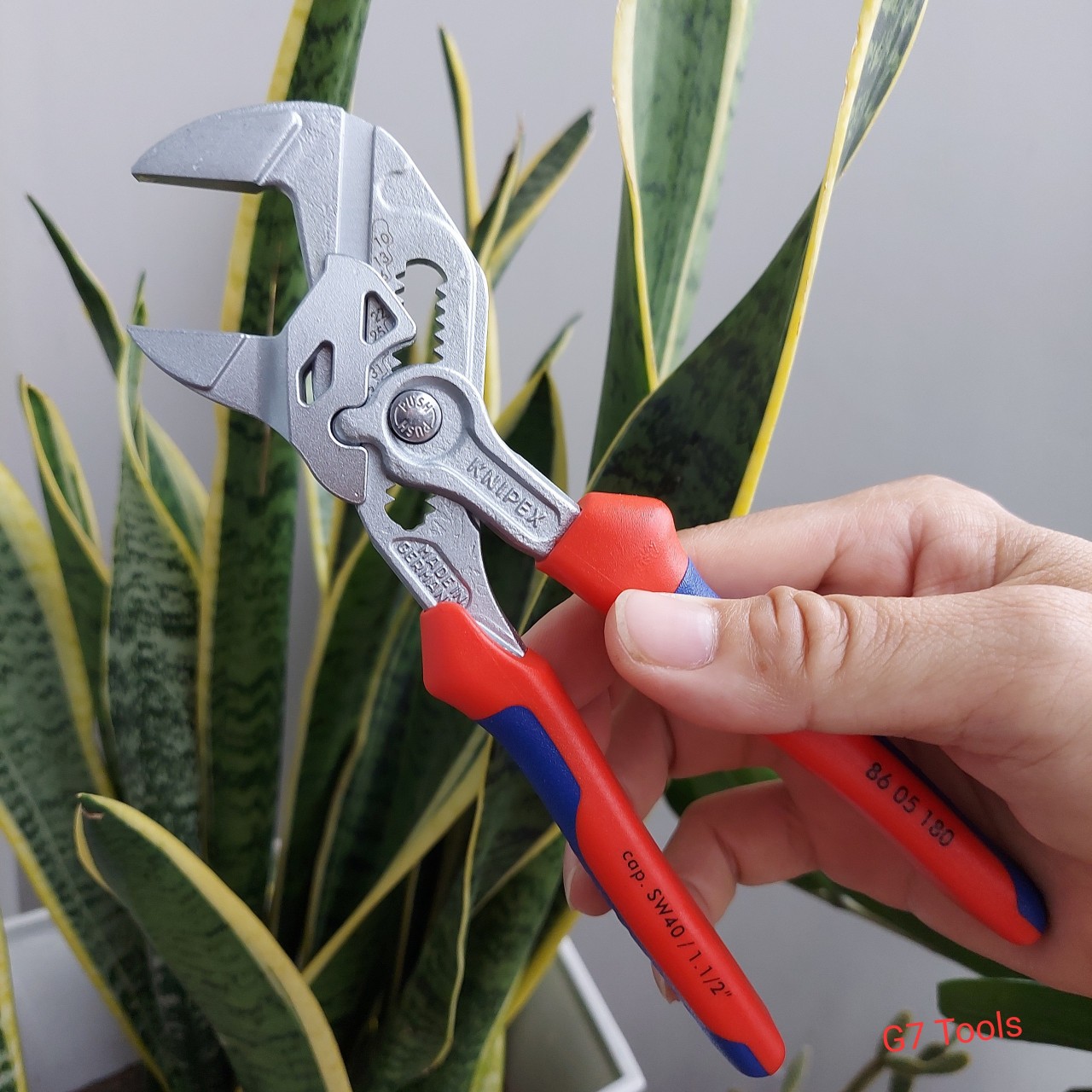 Kìm mỏ lết Knipex 86 05 180