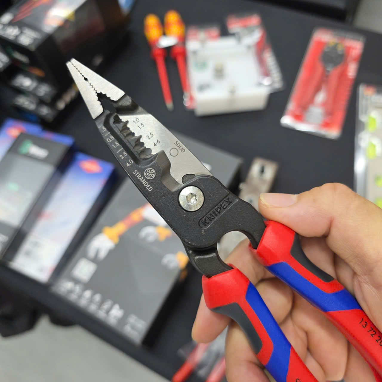 Kìm Lắp Điện Đa Năng Knipex 13 72 200 ME WireStripper