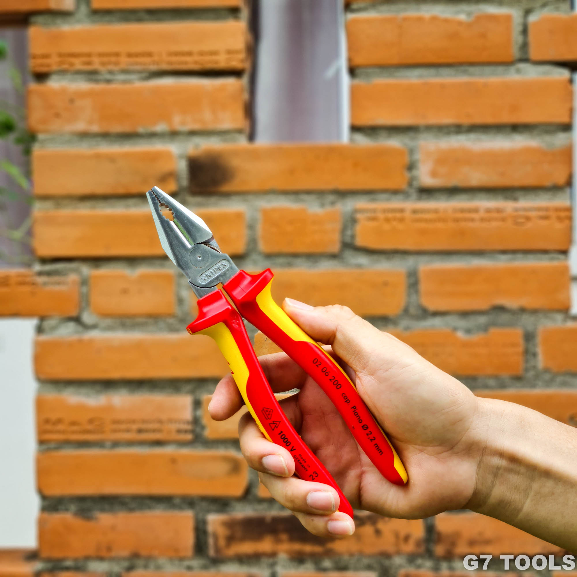 Kìm Đa Năng Knipex 02 05 200 Lưỡi Cắt 63 HRC Dài 200mm, Tay êm, Mạ chrome