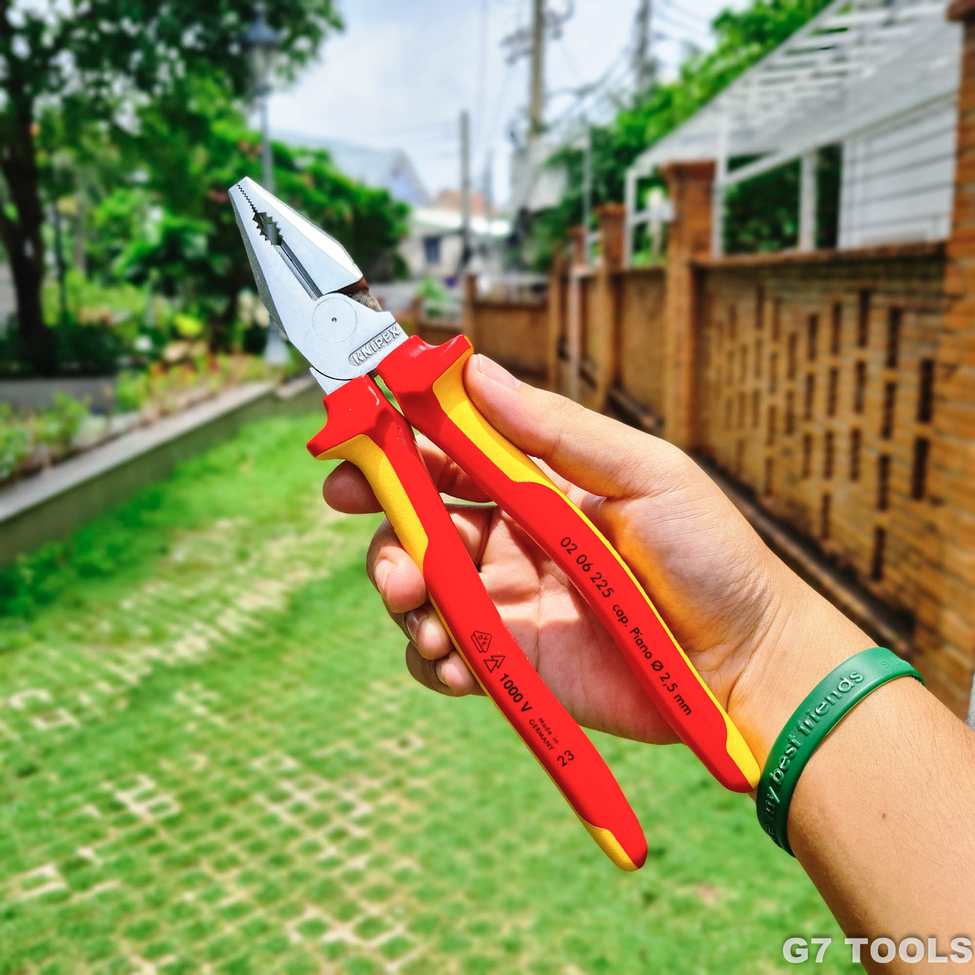 Kìm Đa Năng Knipex 02 06 225 Lưỡi Cắt 63 HRC Dài 225mm, Cách điện 1000 Volt