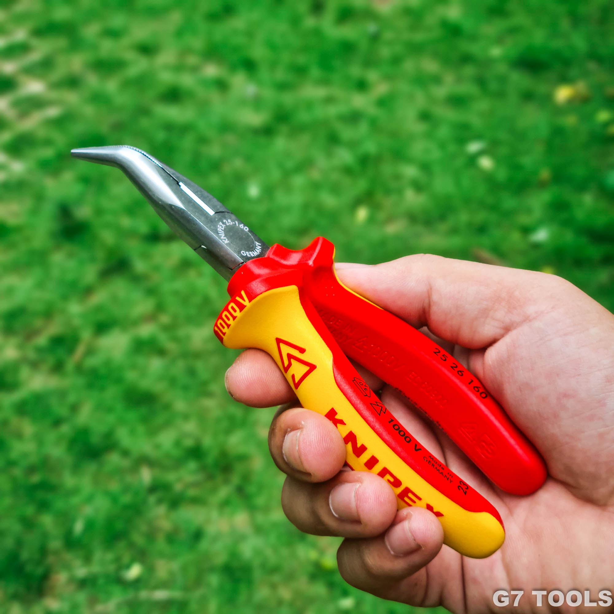 Kìm Nhọn Knipex 25 26 160 Đầu Cong 40° Lưỡi Cắt 61 HRC