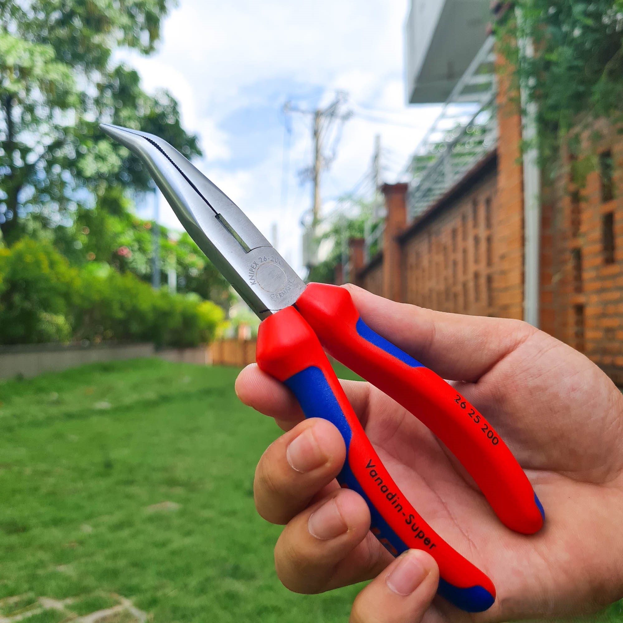 Kìm Mũi Nhọn Knipex 26 25 200 Cong 40°, Lưỡi Cắt 61 HRC Chiều dài 200mm Mạ chrome