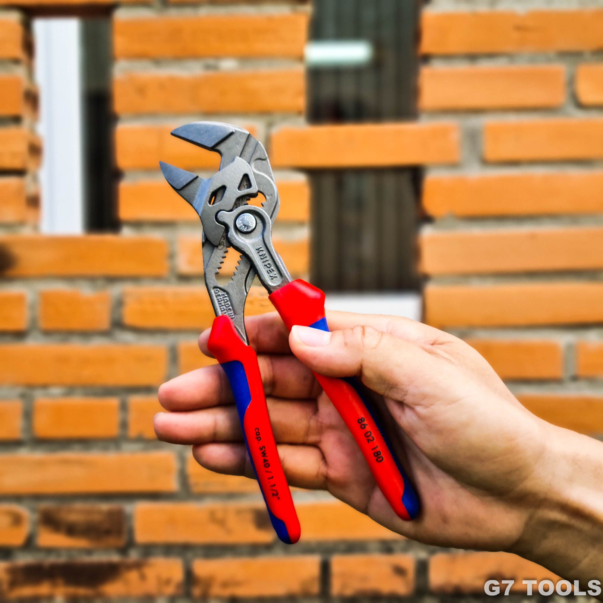Kìm Mỏ Lết Knipex 86 02 180