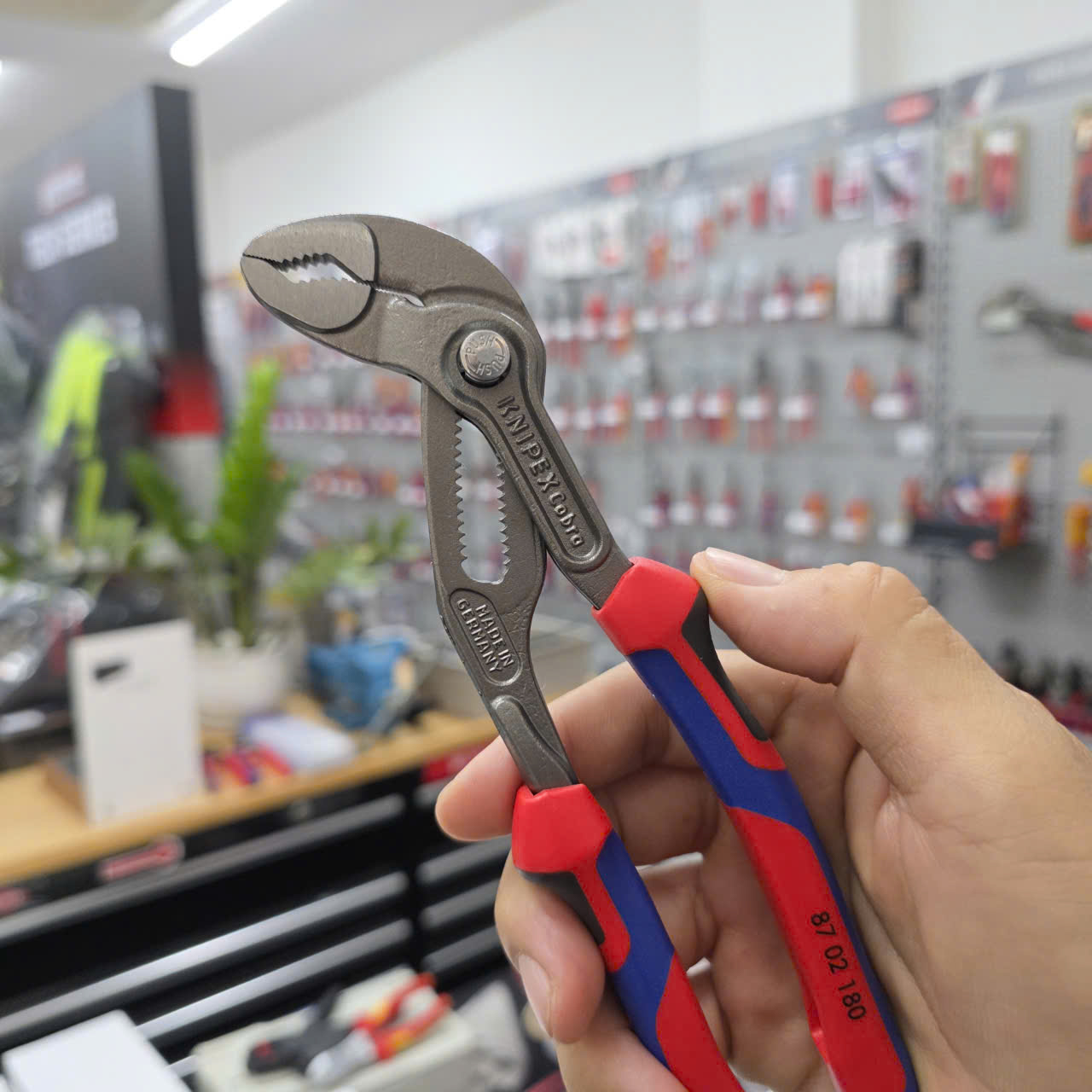 Kìm Nước Mỏ Quạ Knipex Cobra 87 02 180