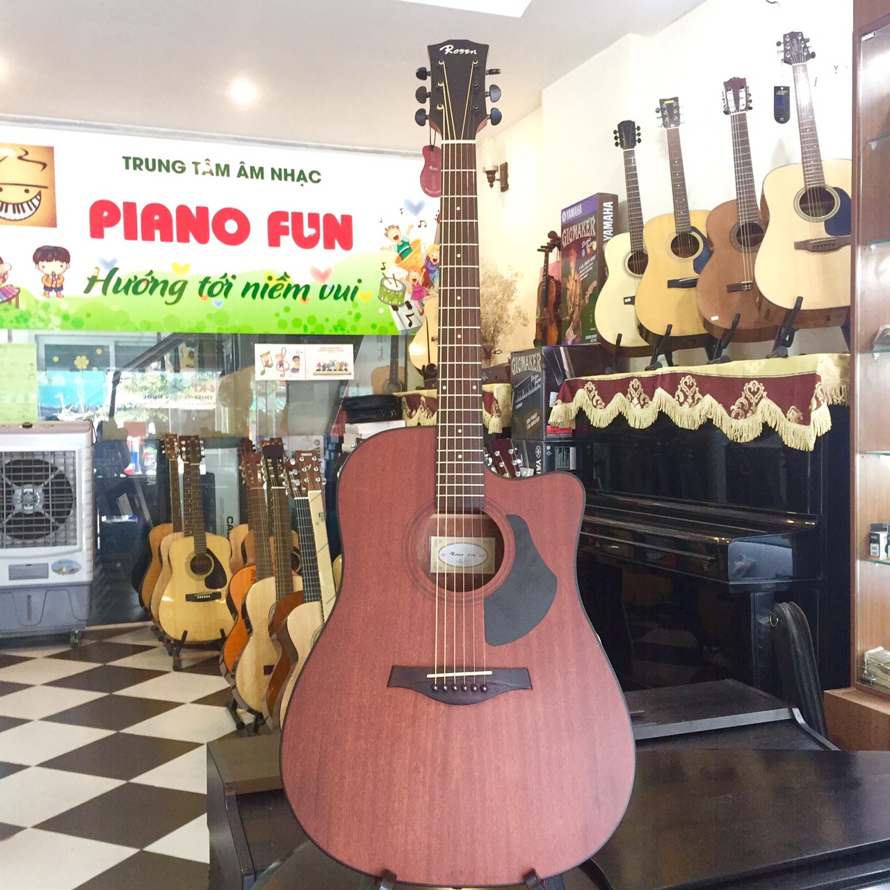 Guitar Acoustic Rosen G15 chính hãng bán tại Guitar Fun Art