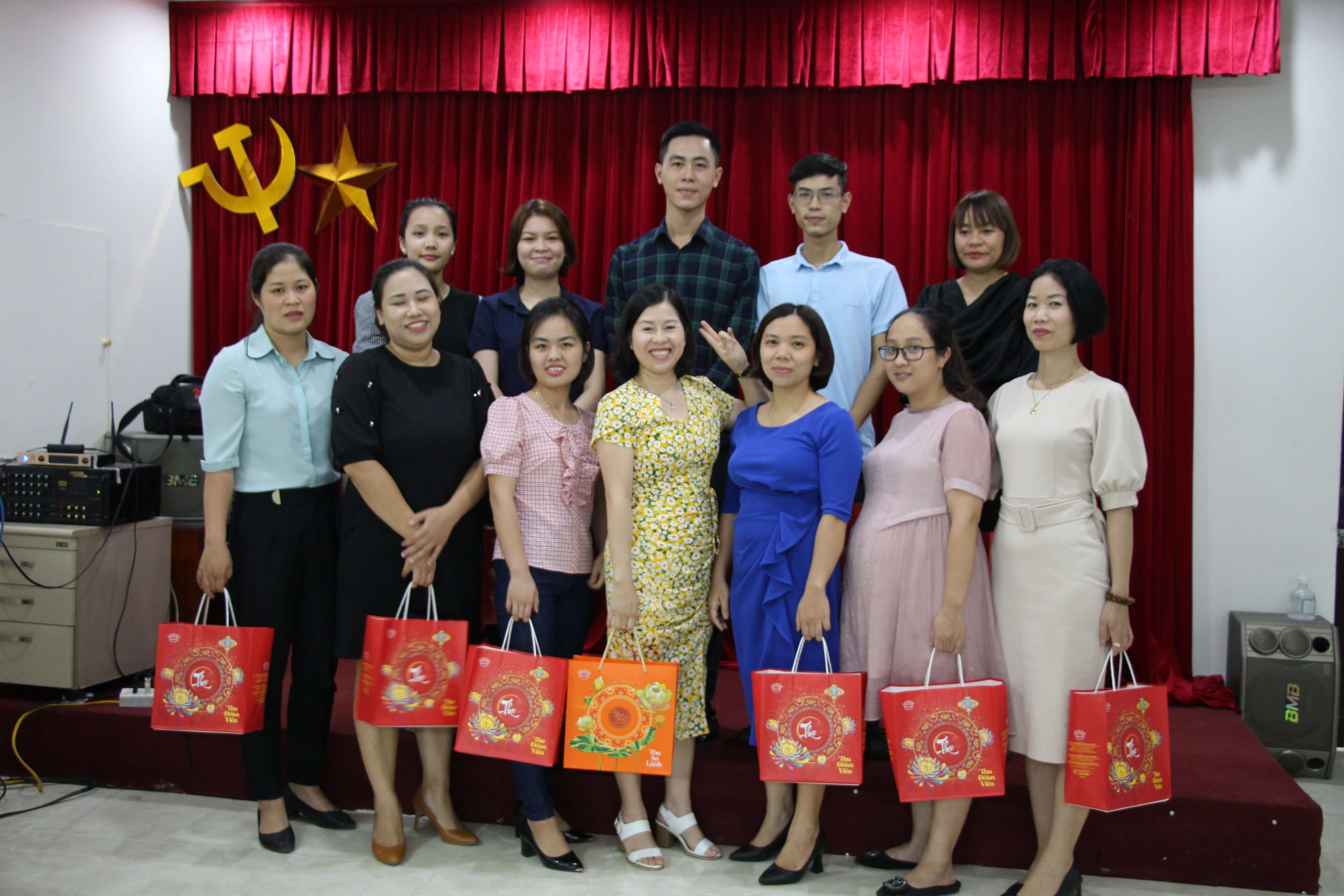 Trường Trung cấp Y khoa Việt Nam tổ chức Trung thu 2020