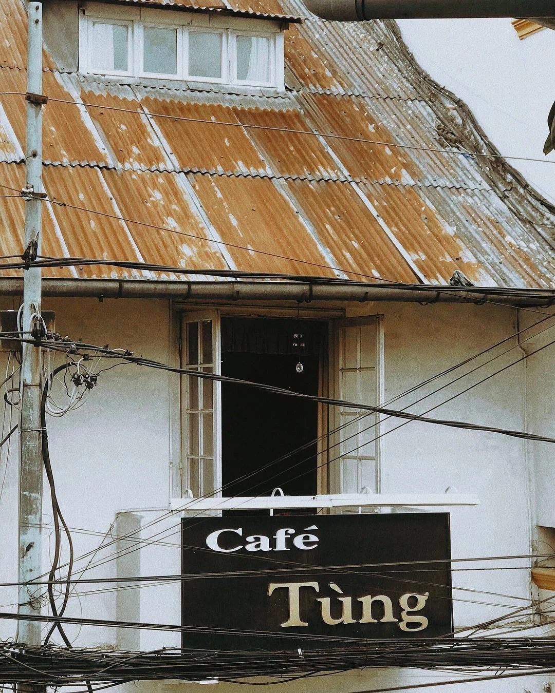 Cafe Tùng - nơi gặp gỡ của giới tao nhân.