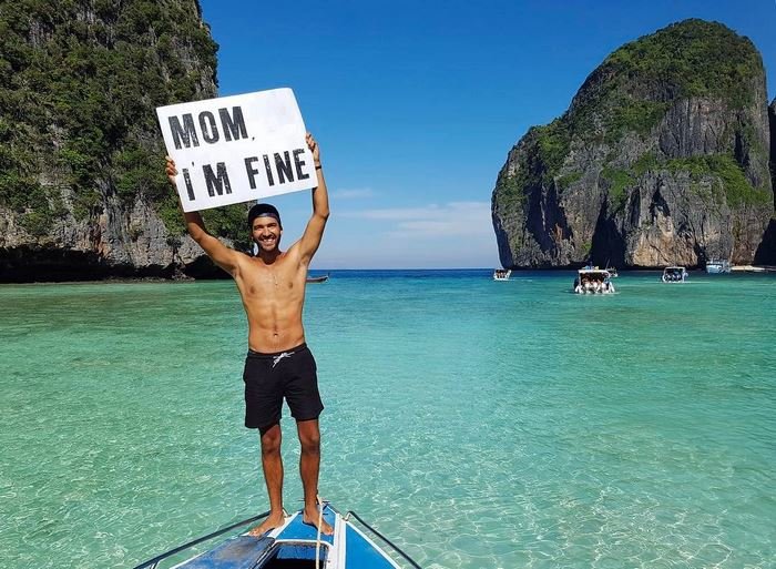 Đi du lịch, chàng trai không quên trấn an mẹ ở nhà