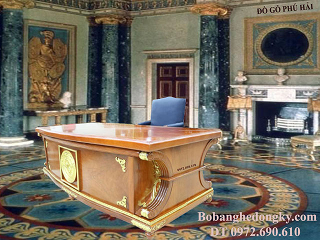 Bàn giám đốc dát vang