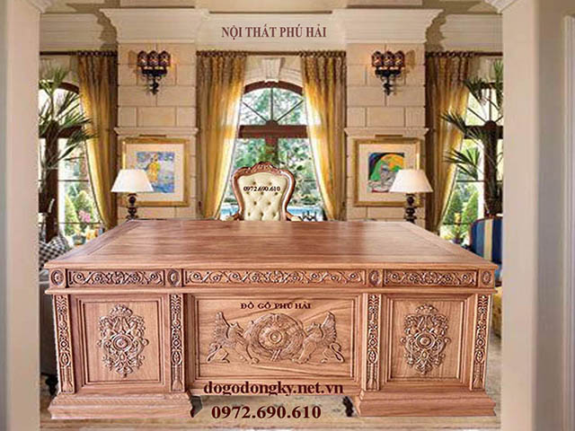 Bàn làm việc của lãnh đạo