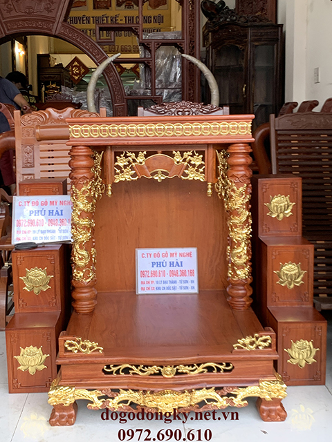 Bàn thờ thần tài dát vàng