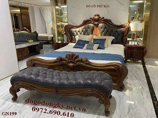 giường ngủ hoàng gia