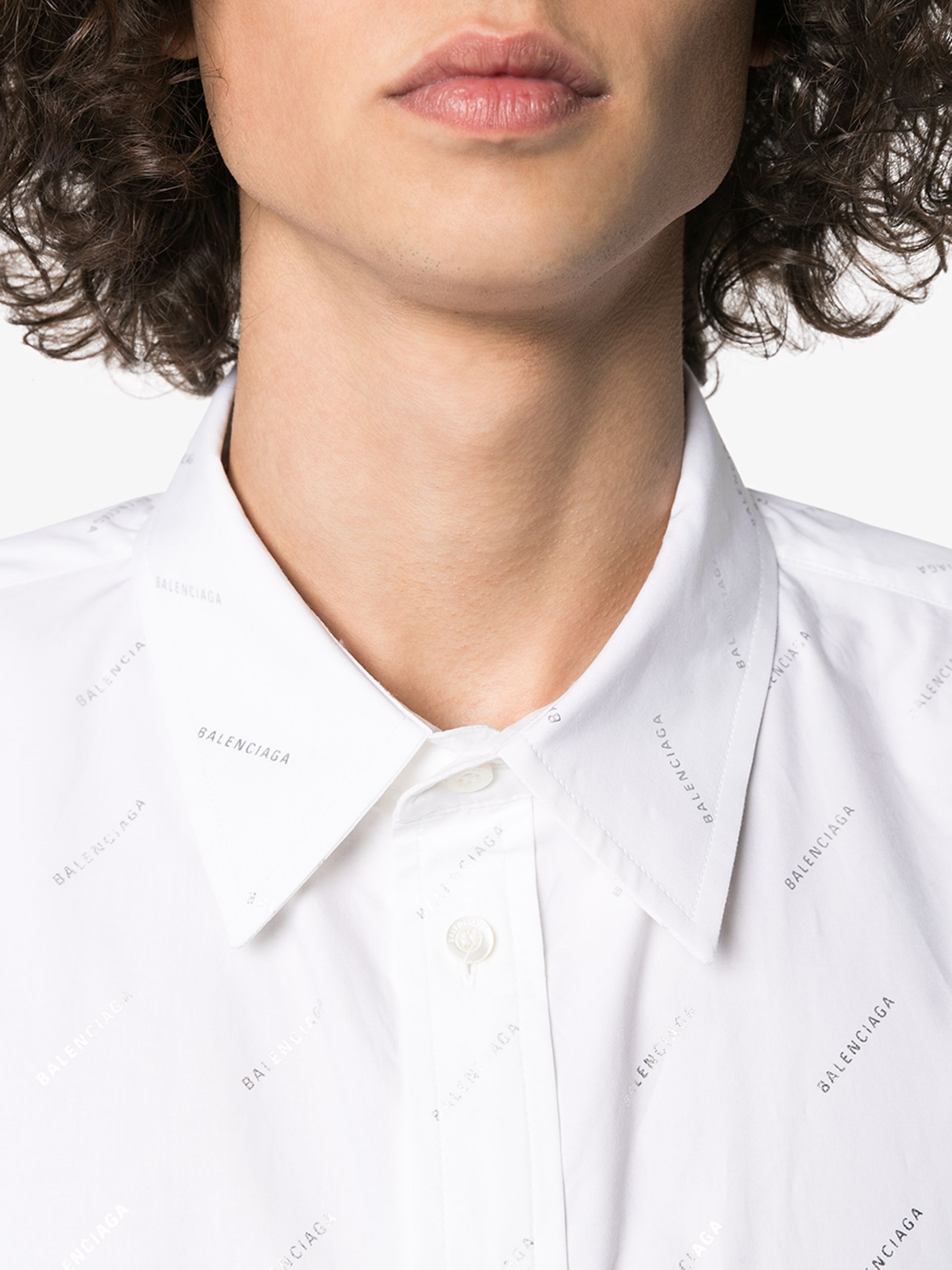 Balenciaga vừa ra chiếc áo sơ mi phông giá gần 30 triệu VNĐ và cư dân  mạng được phen cười như được mùa