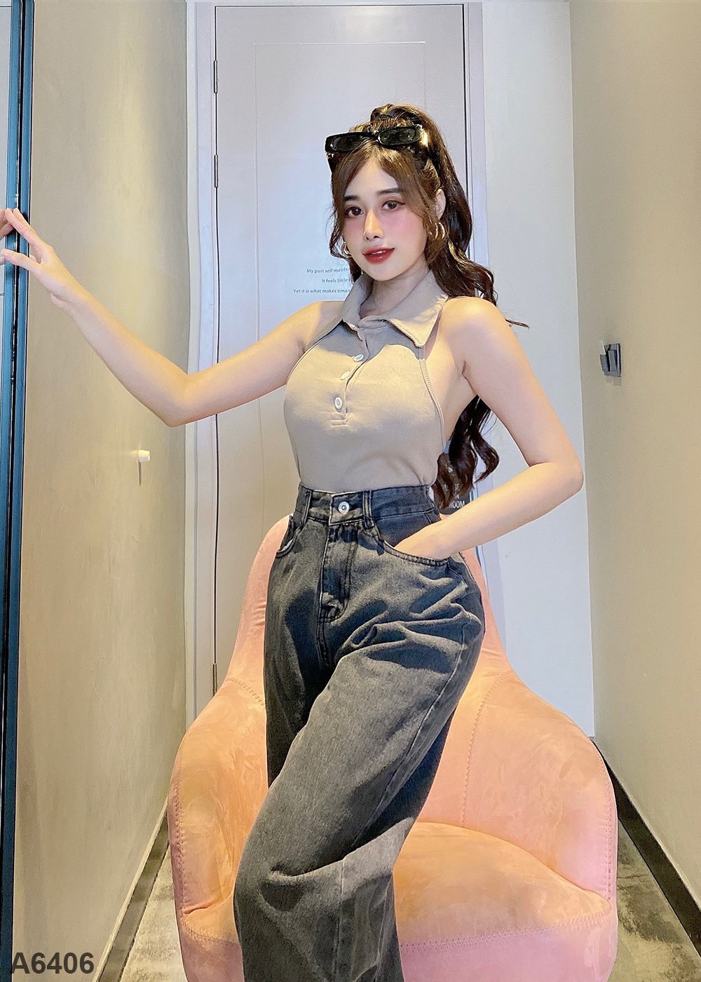 Áo croptop sát nách hở lưng kem A6406