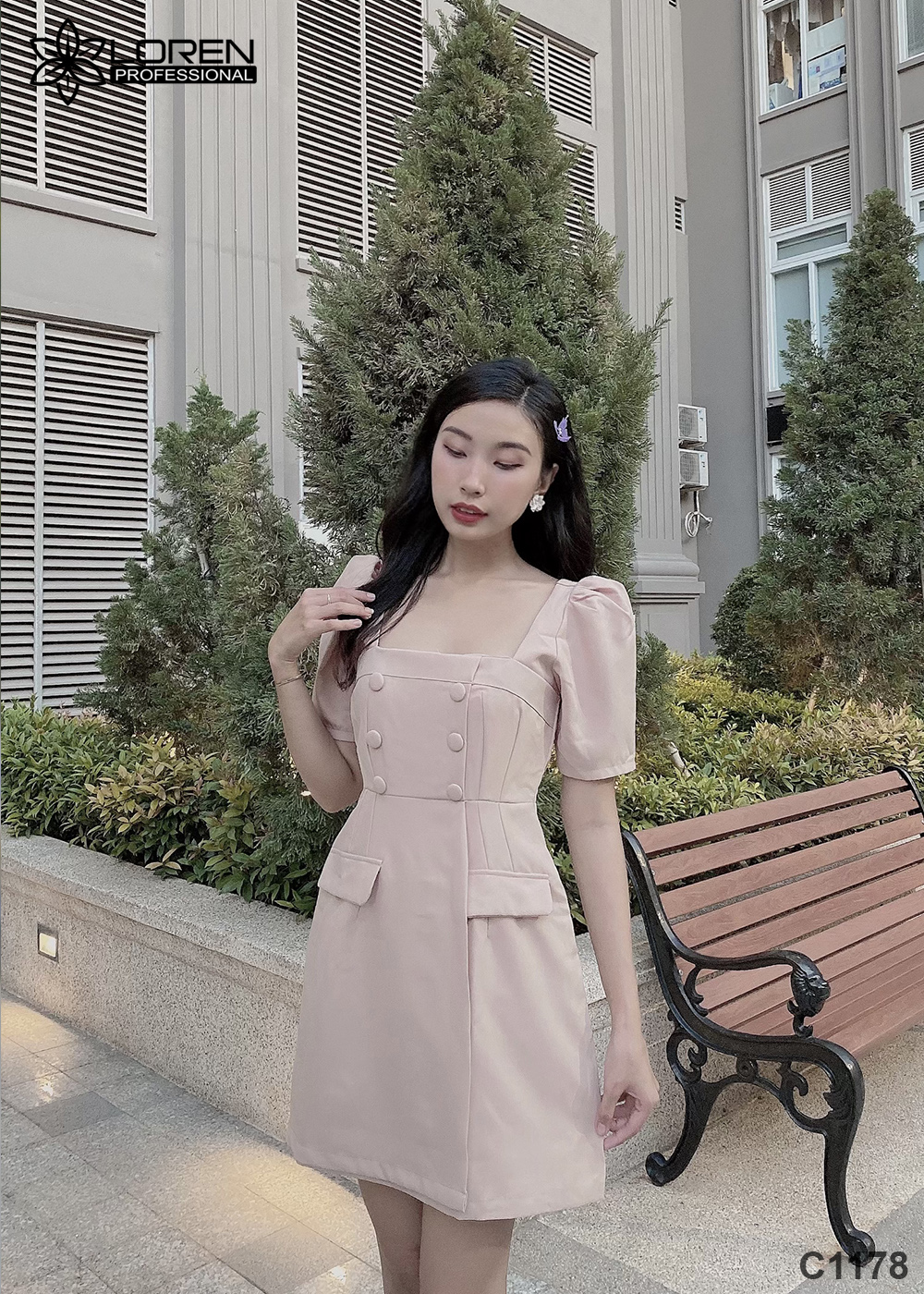 Đầm cổ vuông nút bọc hồng C1178