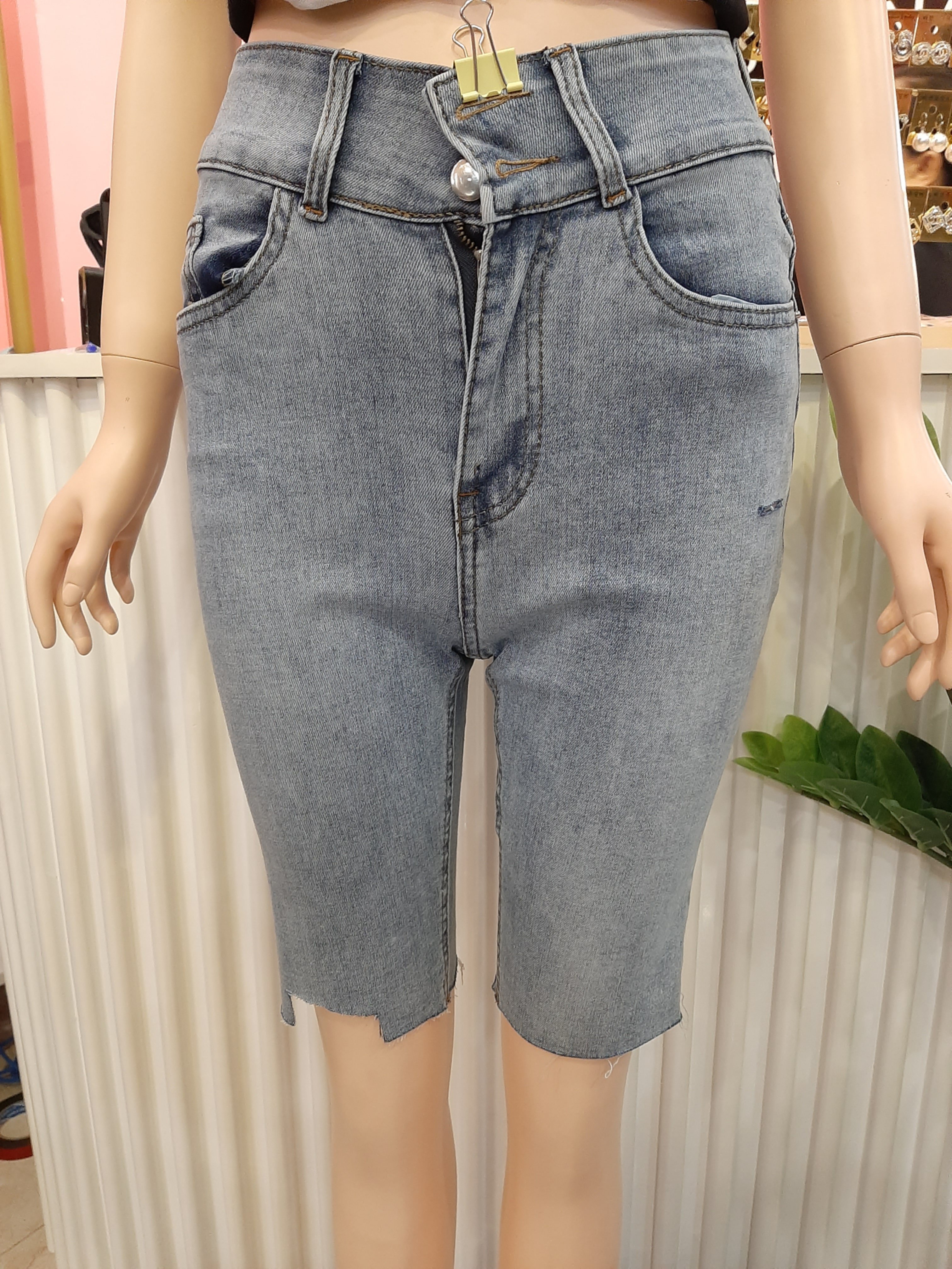 Quần jean ngố 2 nút tua xanh B5218