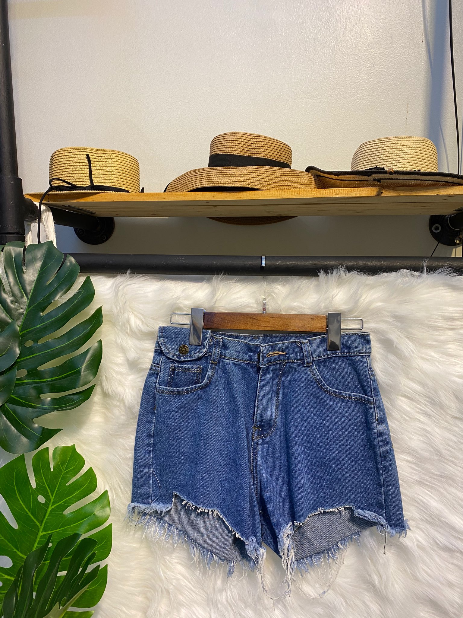 Quần jean short kiểu túi tua xanh B5024