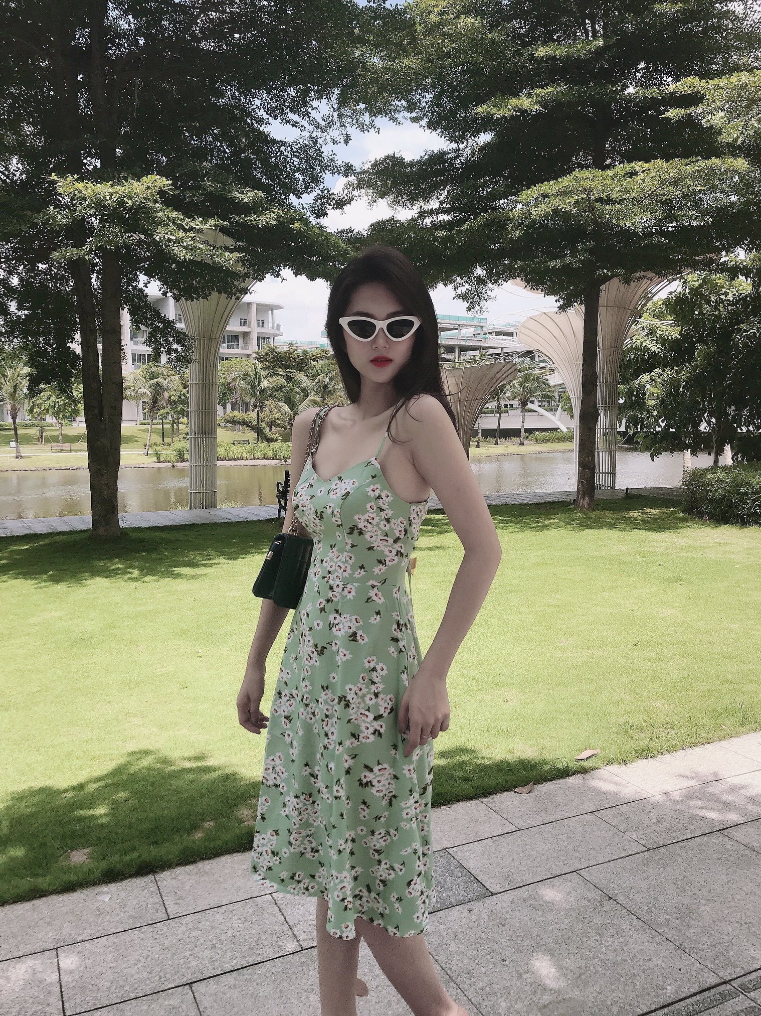 Đầm LOREN 2 dây hoa cúc xanh C1132