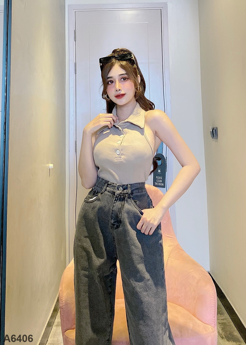 Áo croptop sát nách hở lưng kem A6406