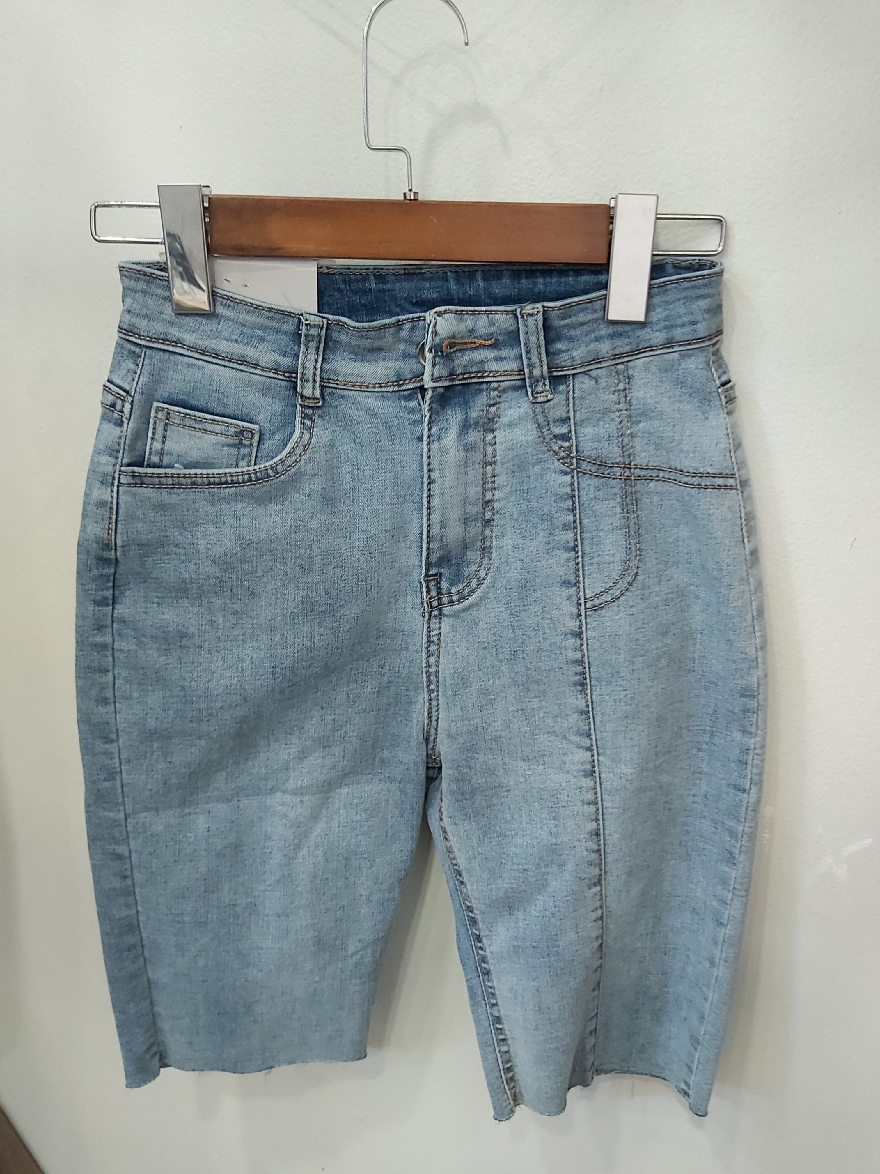 Quần jean ngố 1 sọc tua xanh B5247