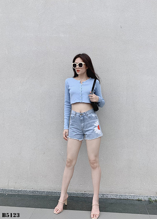 Quần jean short hoa cúc tua xanh B5123