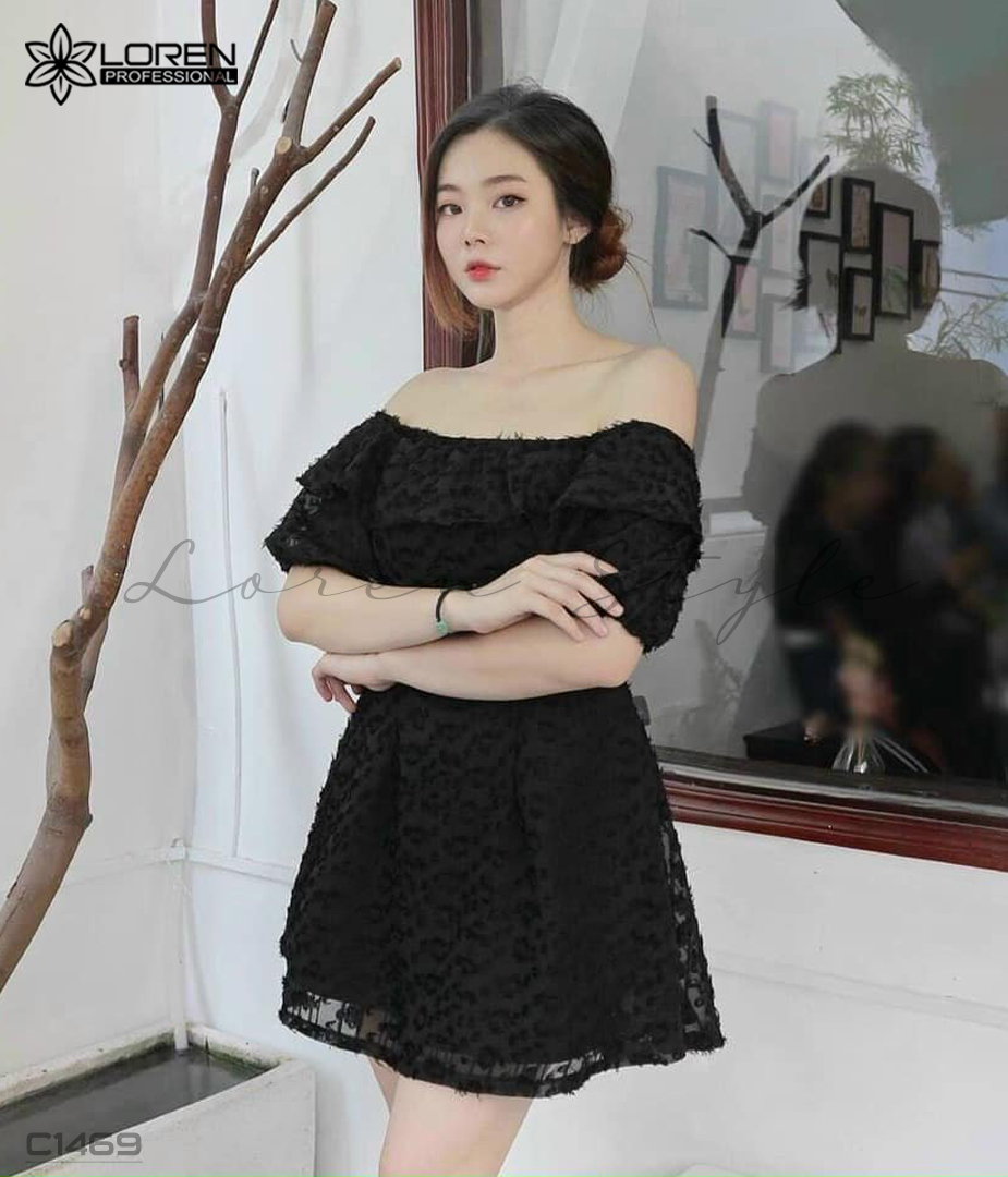 Đầm lông vũ bẹt vai đen C1469