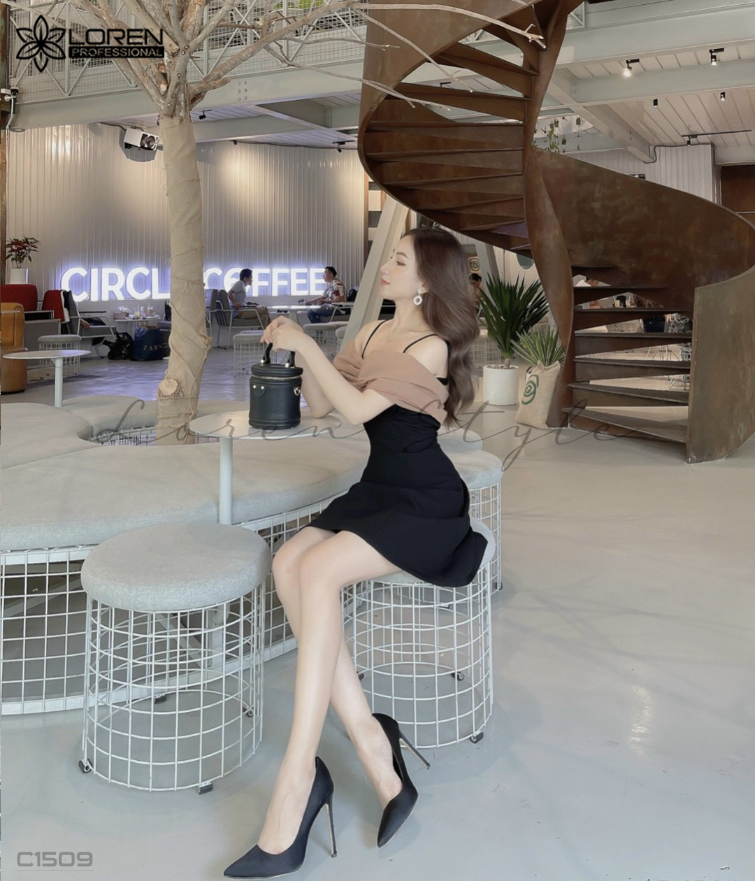 Đầm xèo trễ vai tay phồng đen C1509