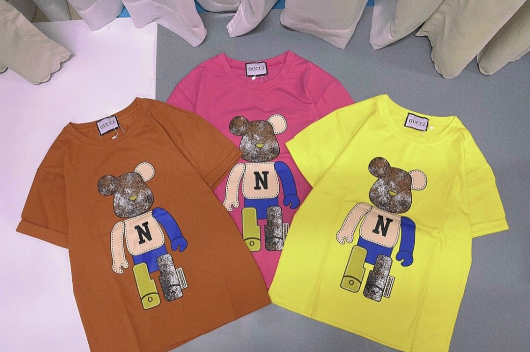 Áo thun hình gấu bearbrick hồng A2530