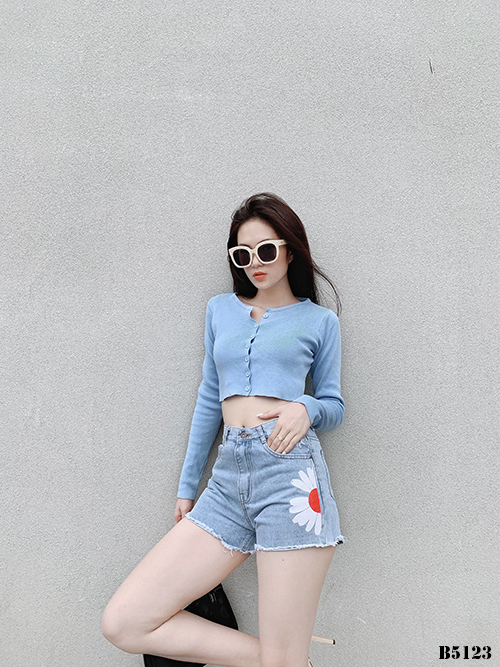 Quần jean short hoa cúc tua xanh B5123
