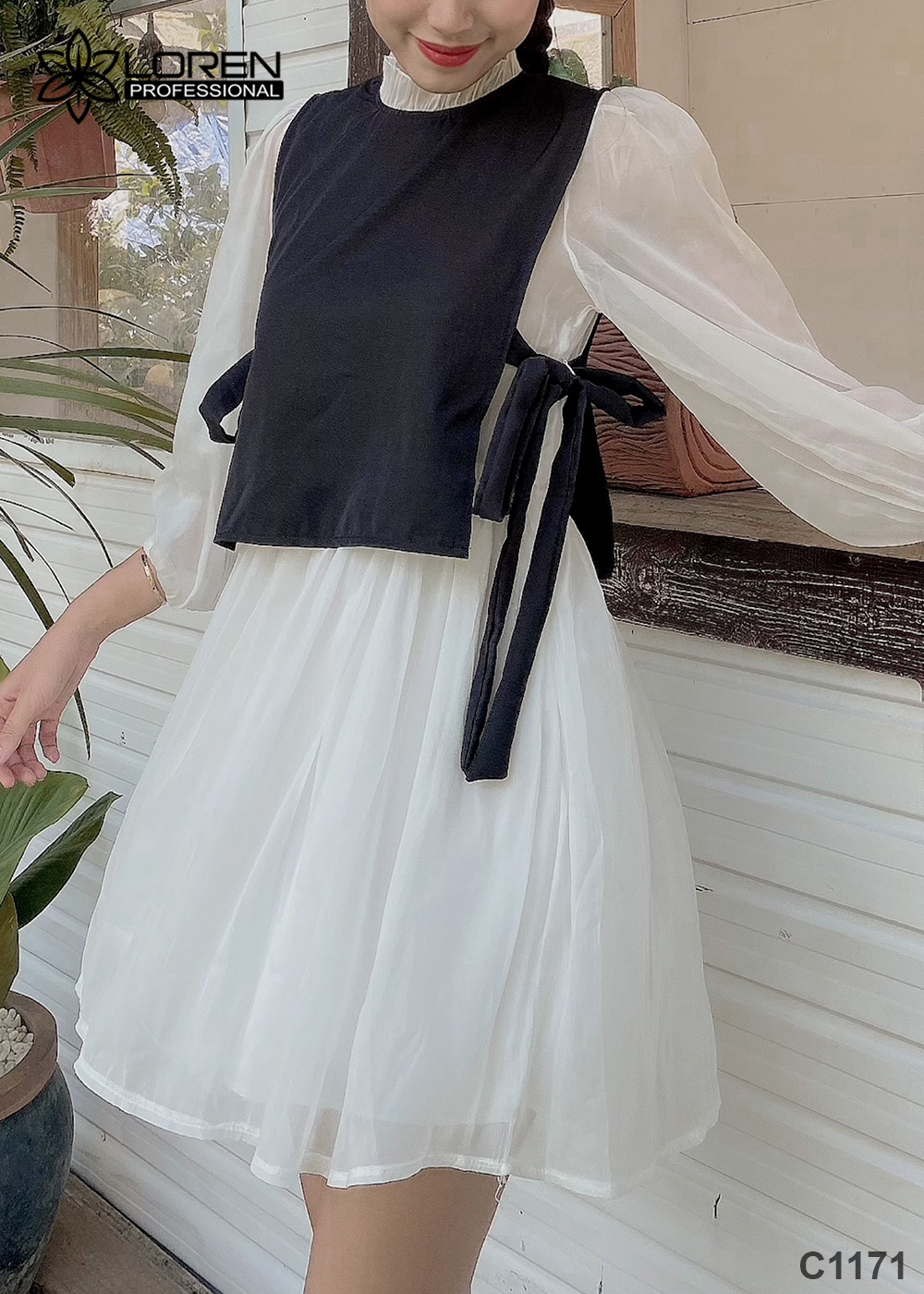 Đầm cổ bèo phối trắng C1171