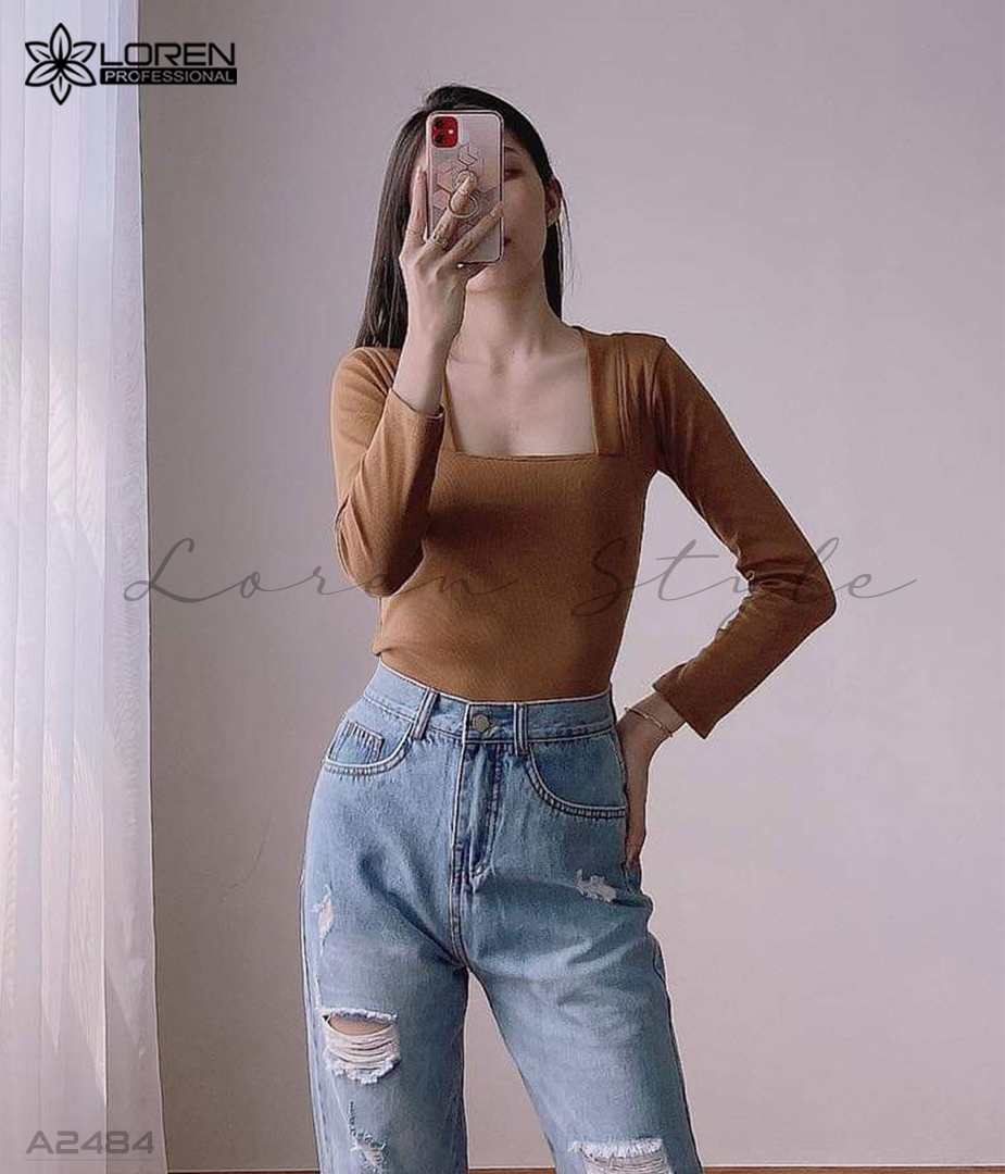 Áo thun nữ LOREN tay dài cổ vuông nâu A2484