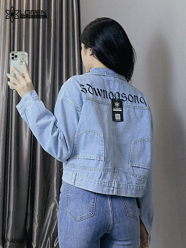 Áo khoác jean chữ túi ngược xanh A4889