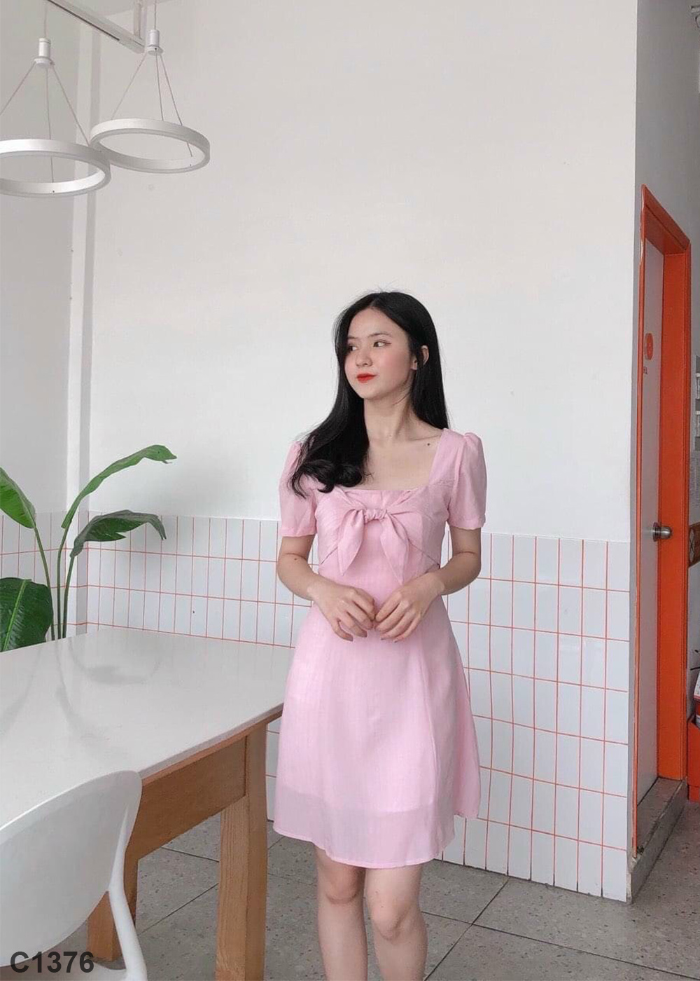 Đầm cổ vuông nơ hồng C1376