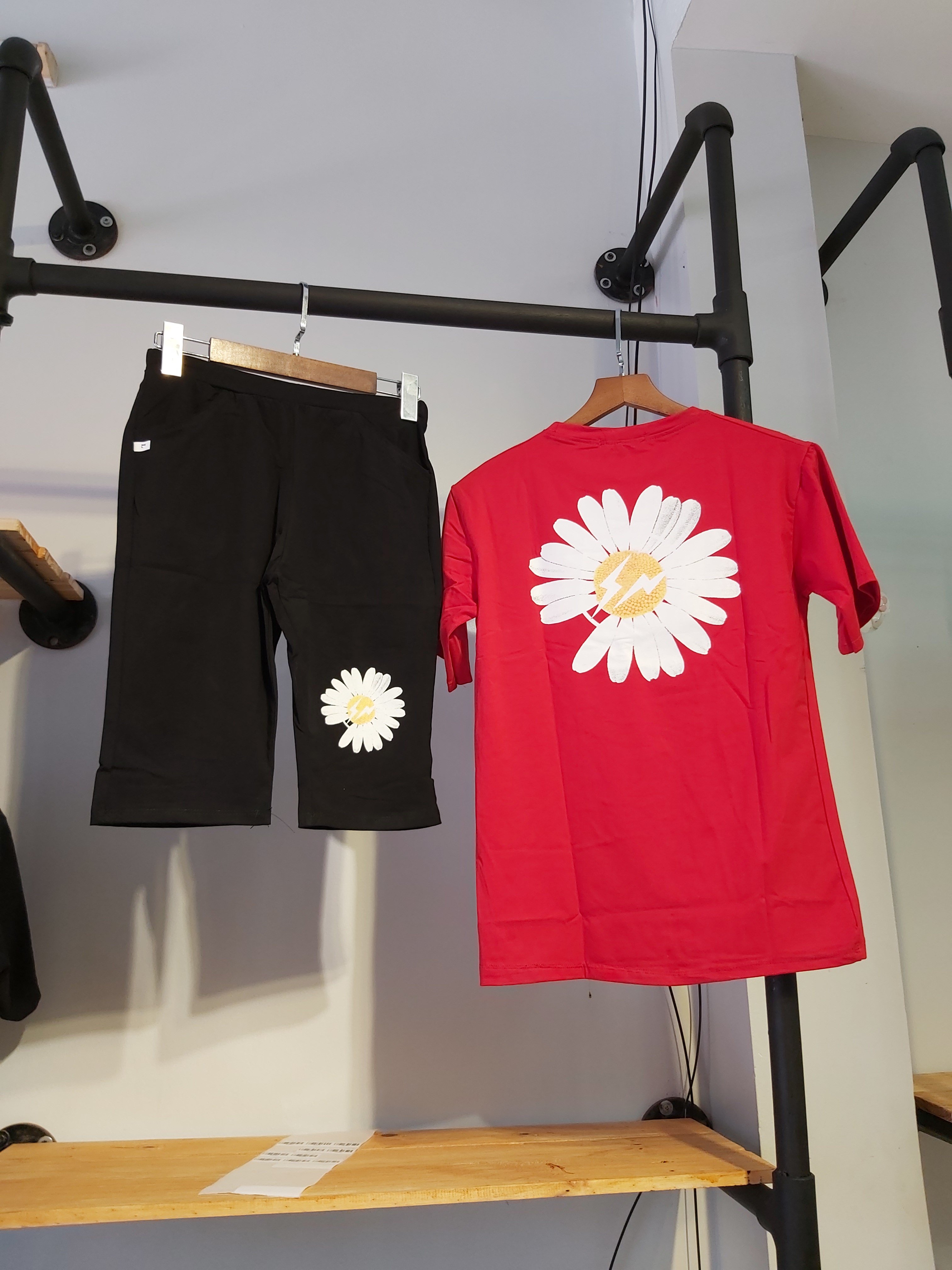 Sét thun nữ lửng hoa cúc đỏ A9027