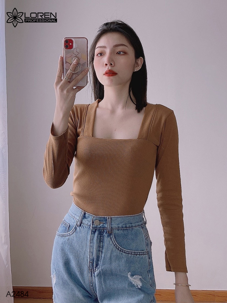 Áo thun nữ LOREN tay dài cổ vuông nâu A2484