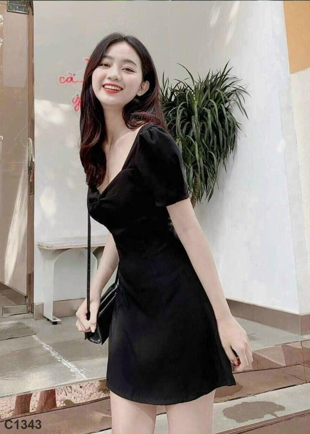 Đầm basic tay phồng đen C1343